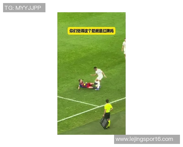 德容因放铲踢到姆巴佩小腿被红牌罚下即将进入补时的紧张局势