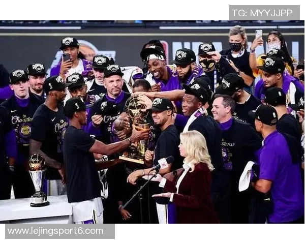 霍华德反击质疑称园区冠军同样重要为何停摆赛季却被认可